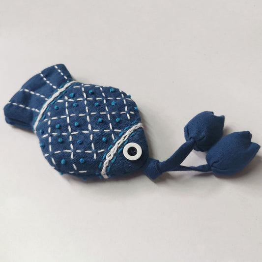 Trendy Denim Fish Pouch with Detailed Stitching - Cute and Fun Design, Ideal for Casual Outings, Practicality for Unisex