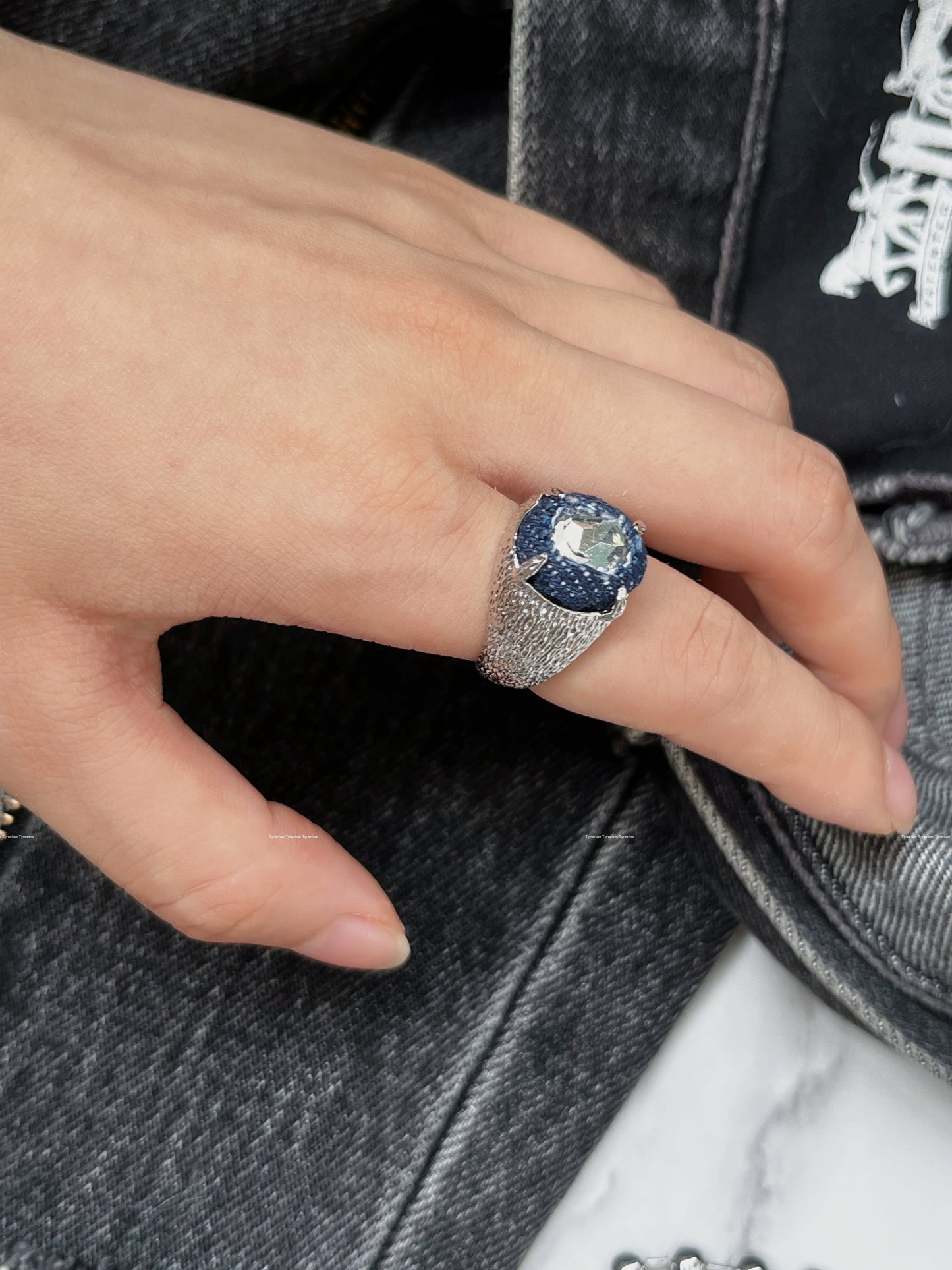 Original Denim Crystal Ring with Sparkling Blue Centerpiece - Elegant, Adjustable Design for Evening Wear and Special Occasions for Women