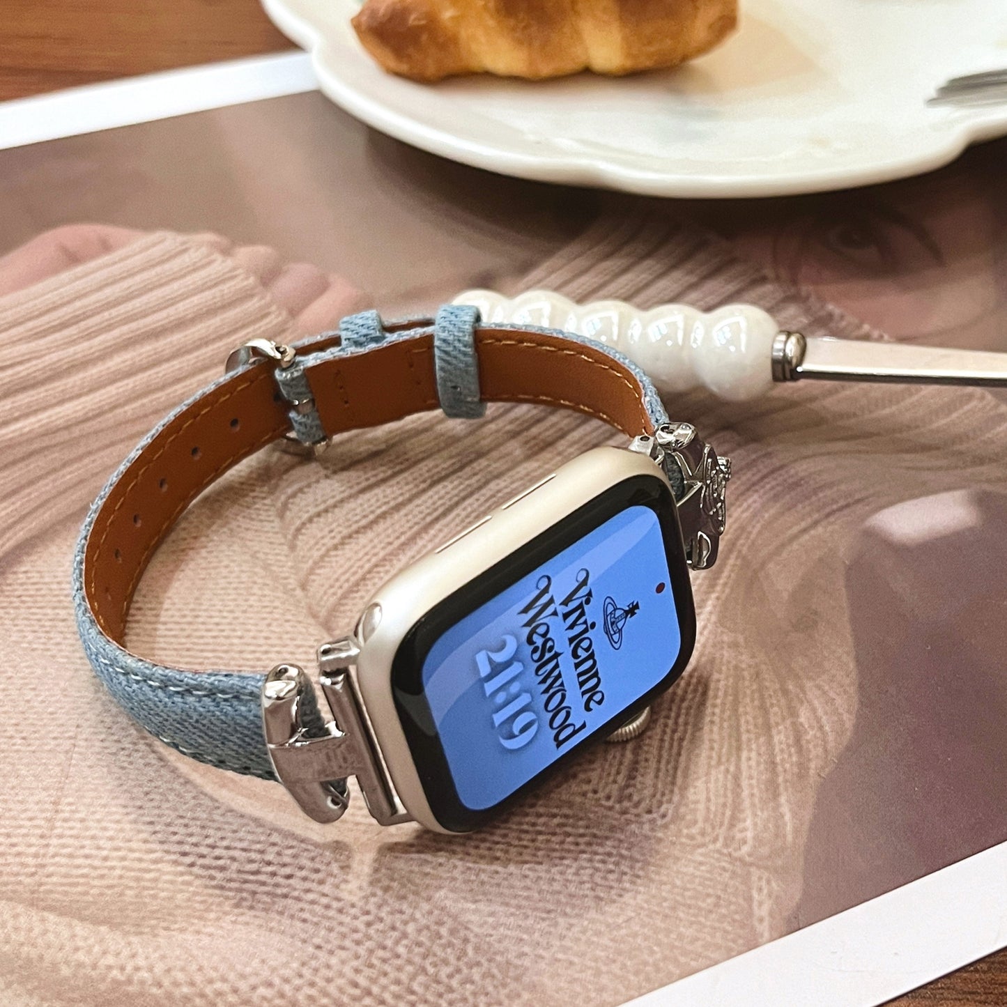 Trendy Denim Apple Watch Band - Trendy Style and Durability for Young Women