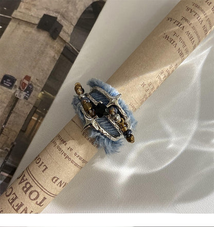 Vintage Denim Ring - artystyczna biżuteria z koralików