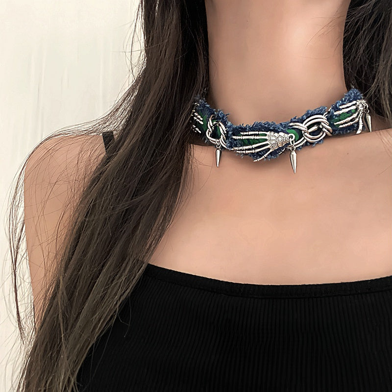 Denim gotische choker - Edgy skelet hand ontwerp