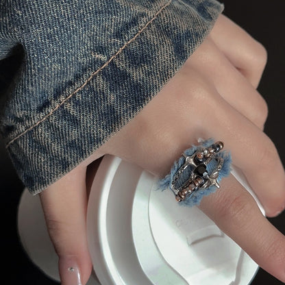 Vintage Denim Ring - artystyczna biżuteria z koralików