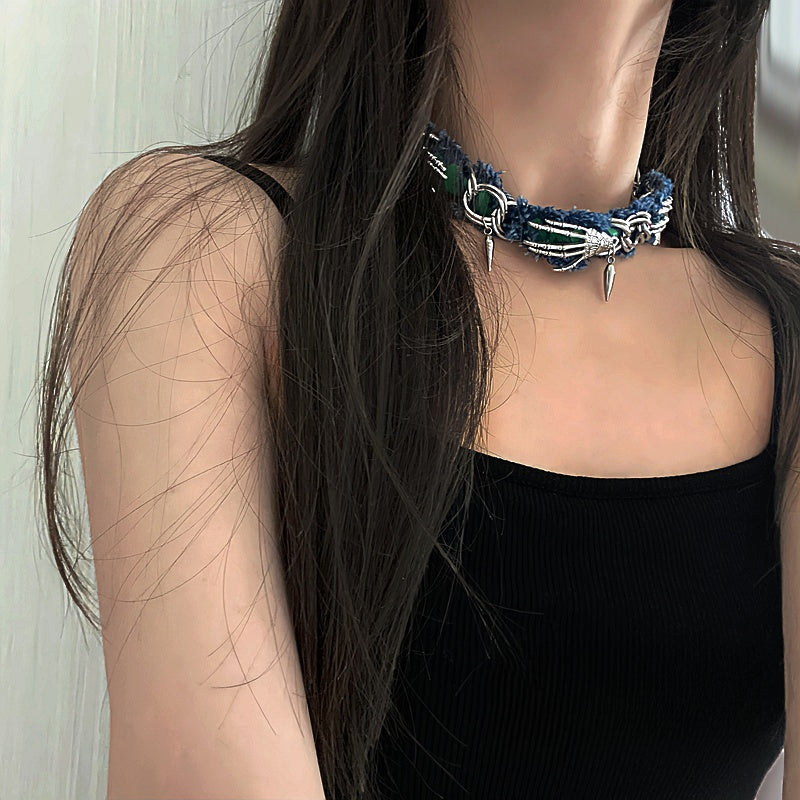 Denim gotische choker - Edgy skelet hand ontwerp