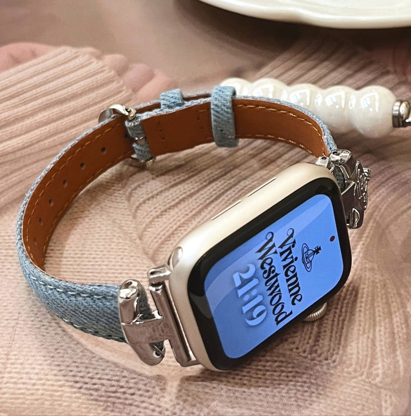 Trendy Denim Apple Watch Band - Trendy Style and Durability for Young Women