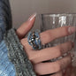 Vintage Denim Ring - artystyczna biżuteria z koralików