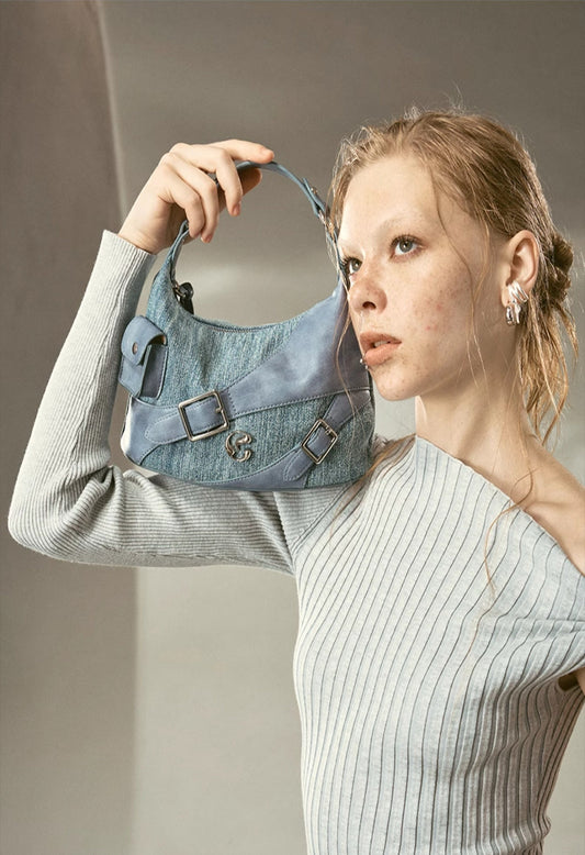 Chic sans effort - Le sac à bandoulière en denim et daim pour une élégance moderne