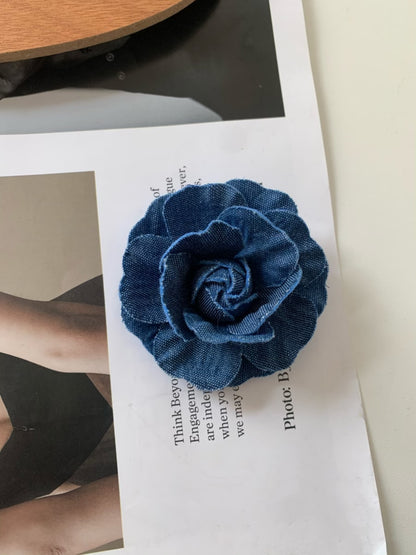 Original Denim Brooch Design with Handcrafted Denim Rose and Frayed Edges – Artistic, Vintage, Handmade for Casual Wear, Fashion Accessories, Special Occasions, Ideal for Adding a Touch of Rustic Charm and Elegance to Any Outfit for Women