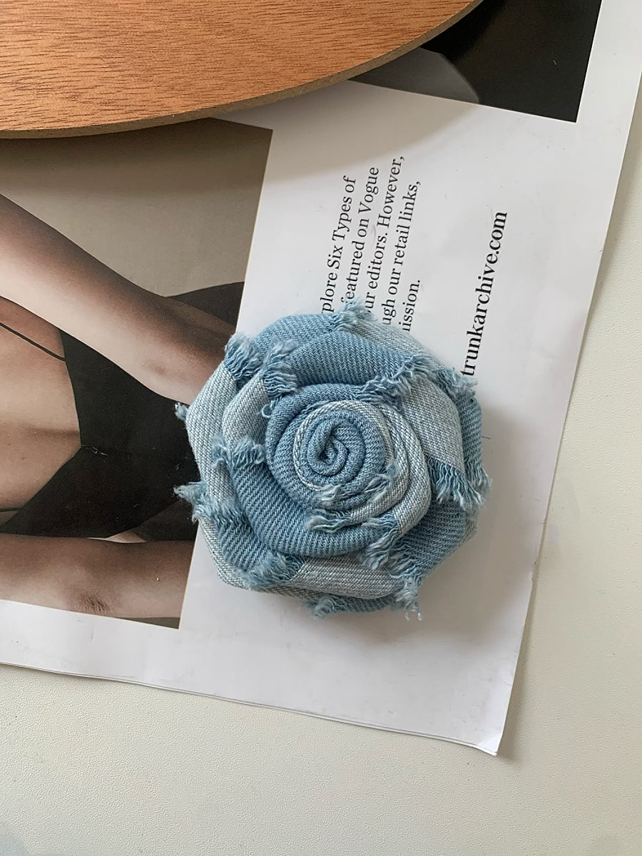 Original Denim Brooch Design with Handcrafted Denim Rose and Frayed Edges – Artistic, Vintage, Handmade for Casual Wear, Fashion Accessories, Special Occasions, Ideal for Adding a Touch of Rustic Charm and Elegance to Any Outfit for Women