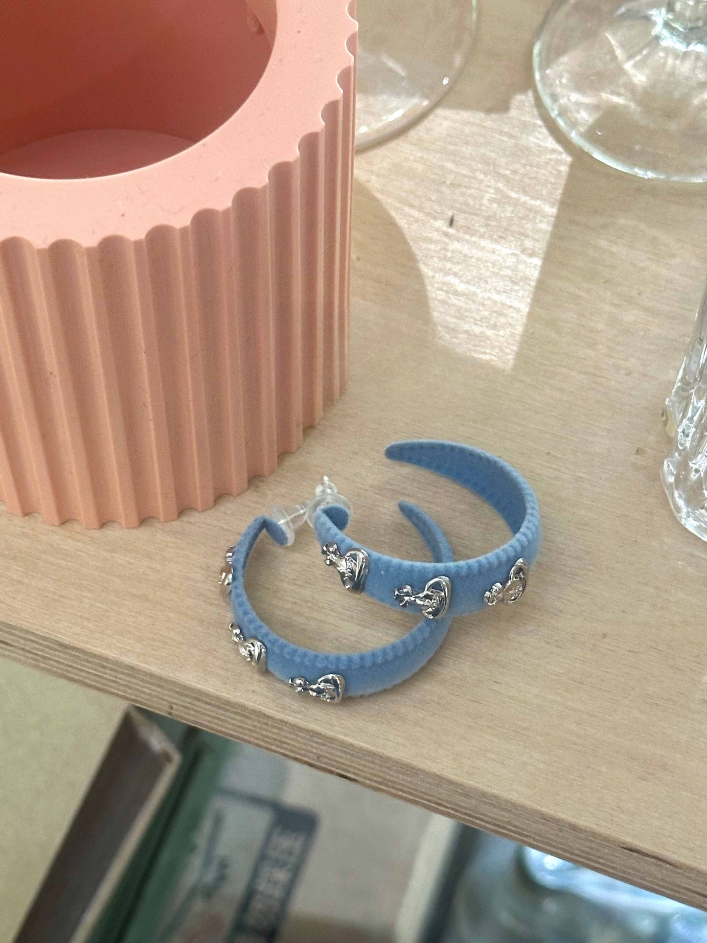 Original Denim Bracelet with Heart-Shaped Silver Embellishments - Trendy and Casual Design, Ideal for Daily Wear and Casual Outings for Women