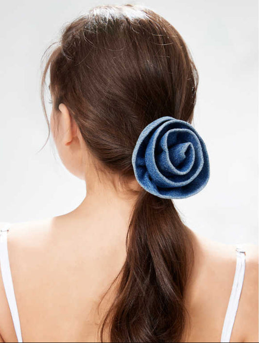 Accessoire pour cheveux en denim avec fleur